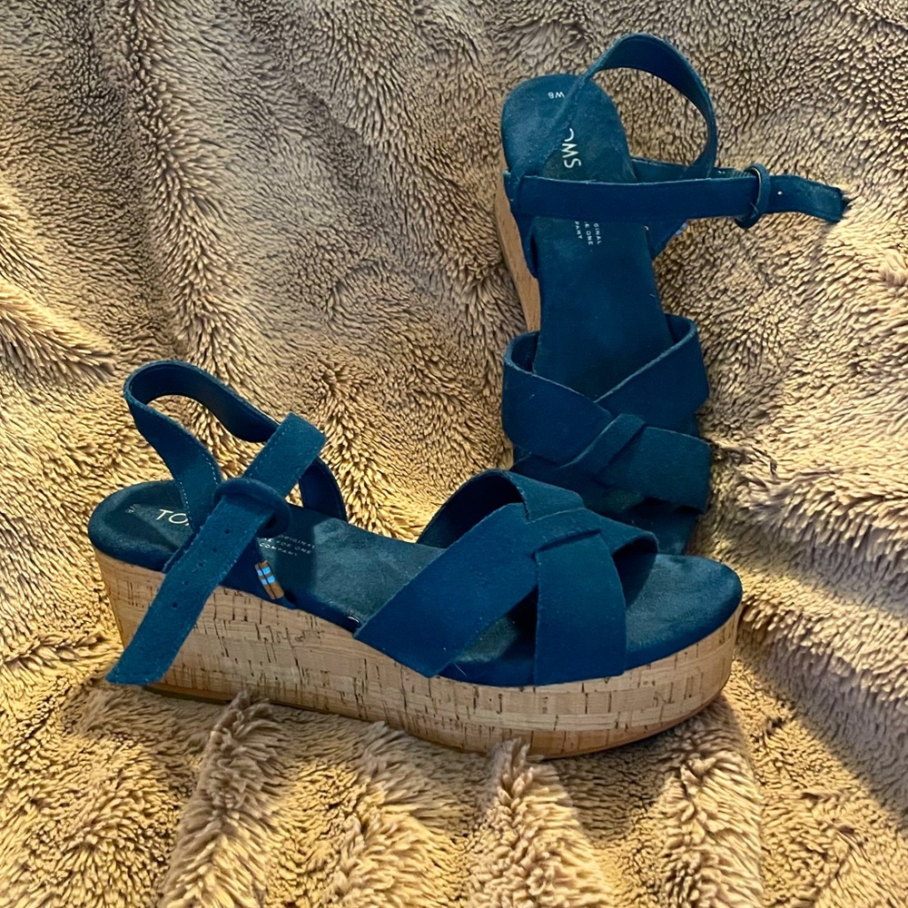 Toms Wedges Size 8